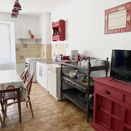 Studio En Rez-De-Chaussee Tout Equipe Jullianges Dış mekan fotoğraf