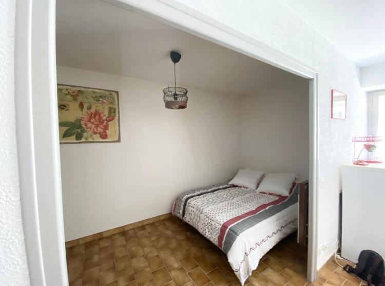 Studio En Rez-De-Chaussee Tout Equipe Jullianges Dış mekan fotoğraf