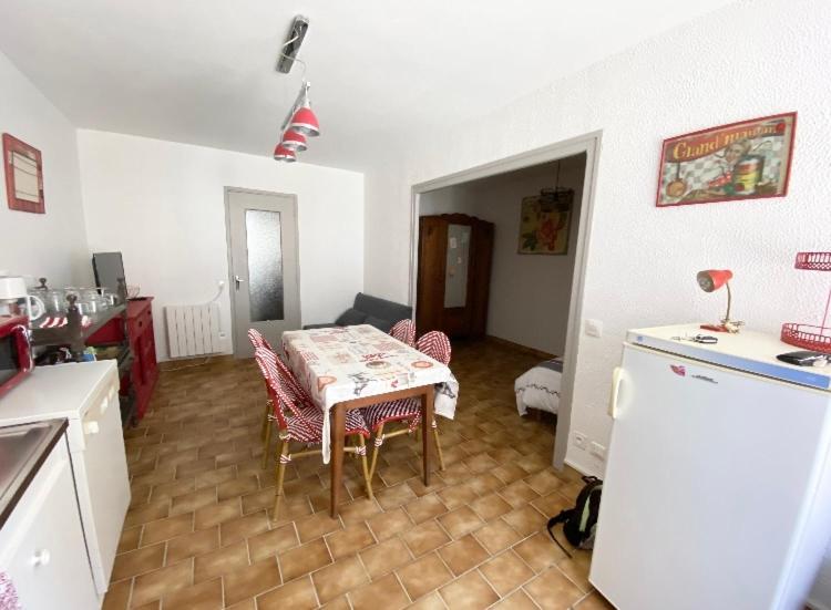 Studio En Rez-De-Chaussee Tout Equipe Jullianges Dış mekan fotoğraf
