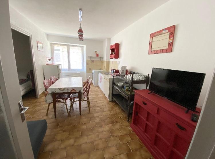 Studio En Rez-De-Chaussee Tout Equipe Jullianges Dış mekan fotoğraf